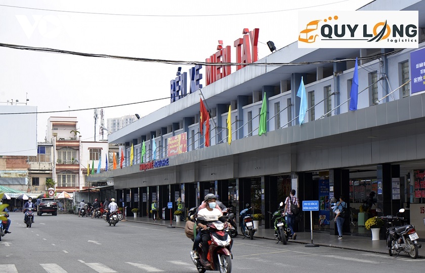 Vận chuyển hàng hóa ra bến xe