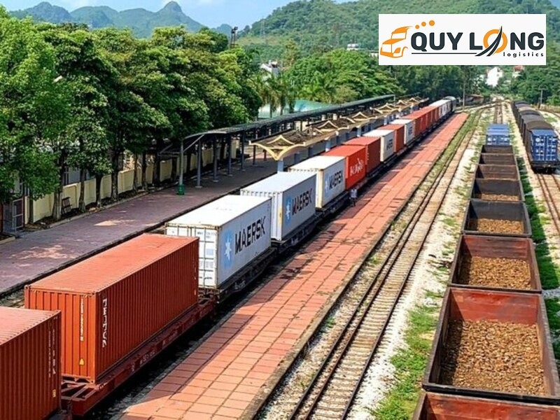 Vận chuyển hàng hóa ra ga