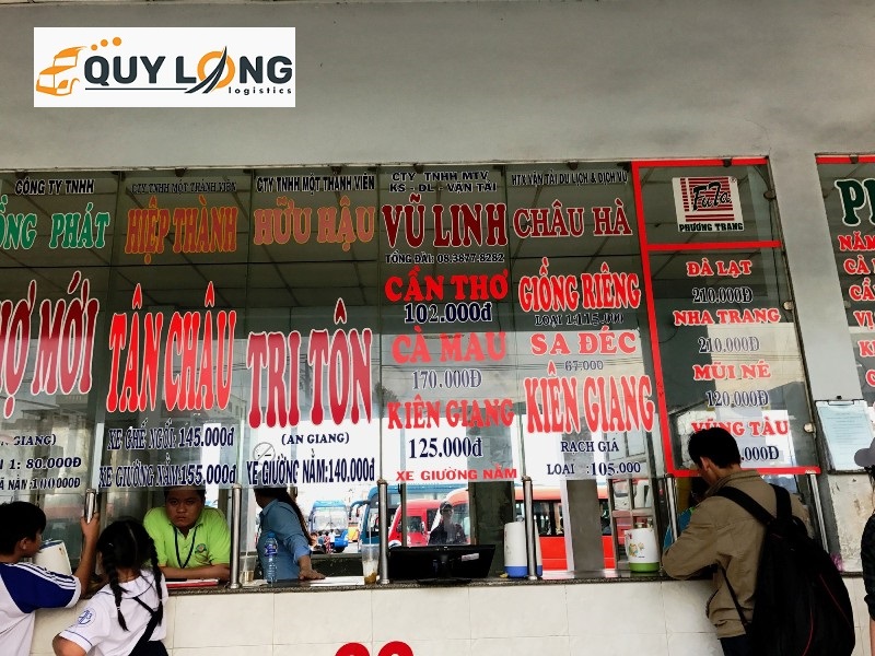 Khu vực bán vé Bến xe miền Tây