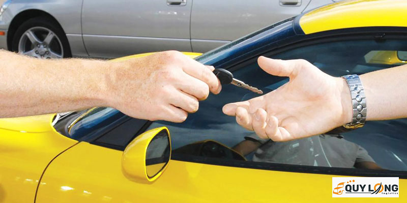Kiểm tra và giao xe cho đơn vị vận chuyển