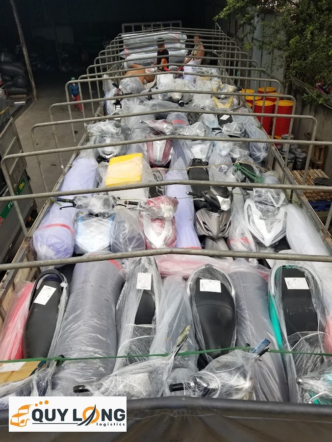 Xe được bao bọc cẩn thận trước khi gửi