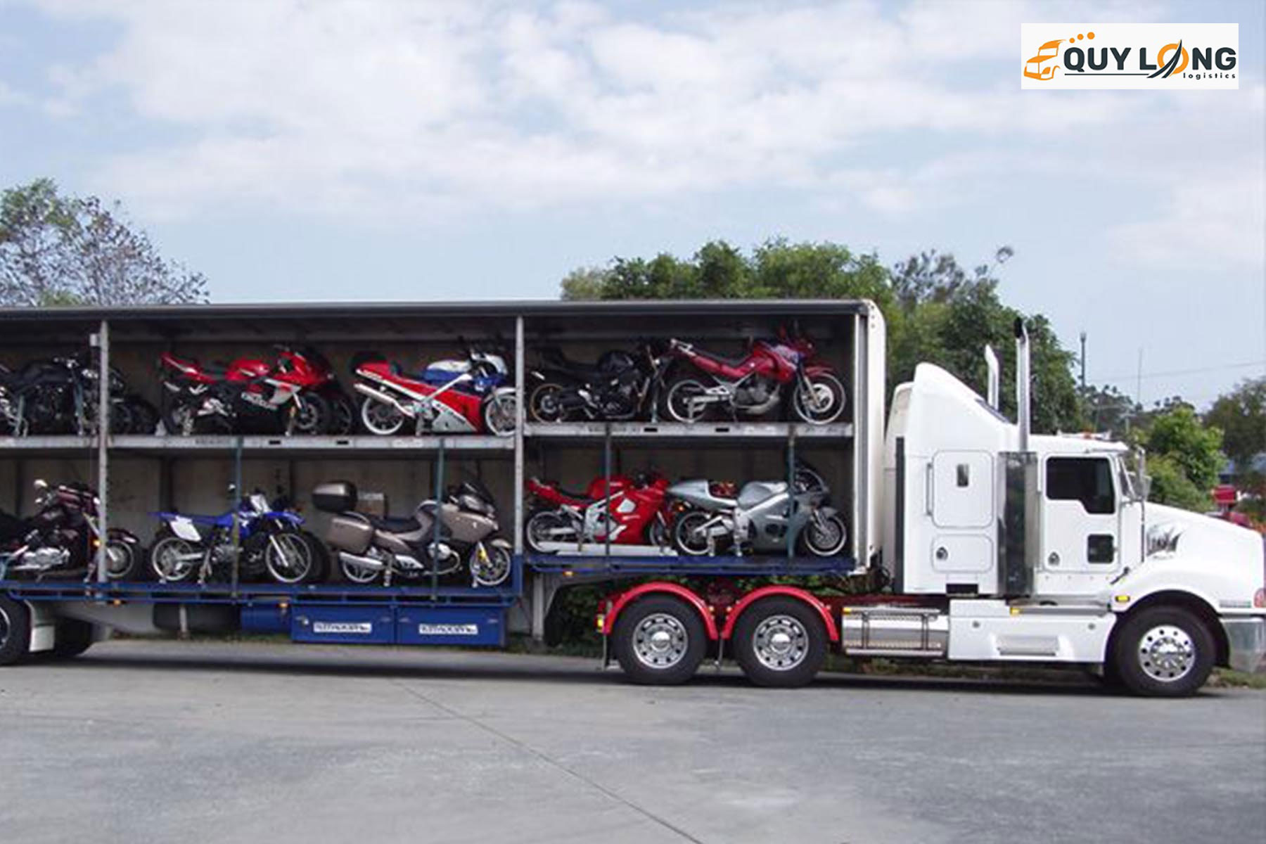 Xe được tiến hành vận chuyển với từng loại phương tiện phù hợp